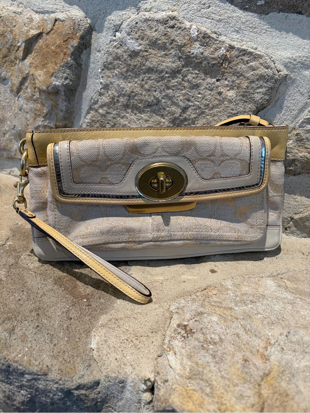 Vintage Authentic Y2K Coach Beige & Yellow Signature Canvas Wristlet Gold - Picture 7 of 8